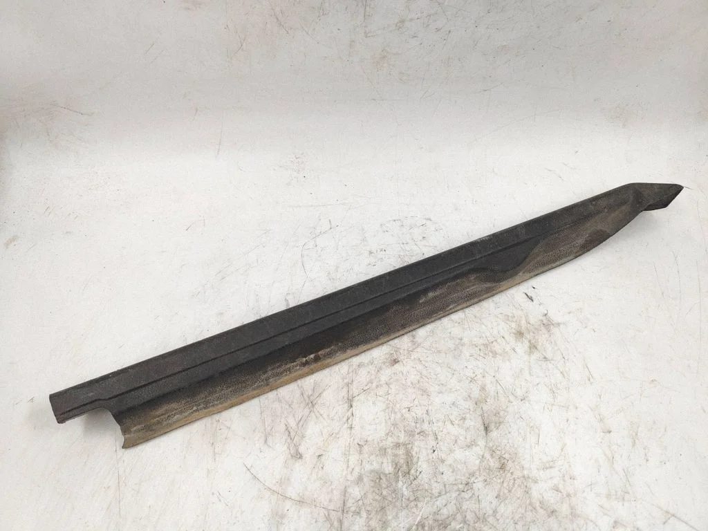 Other sill/pillar trim element