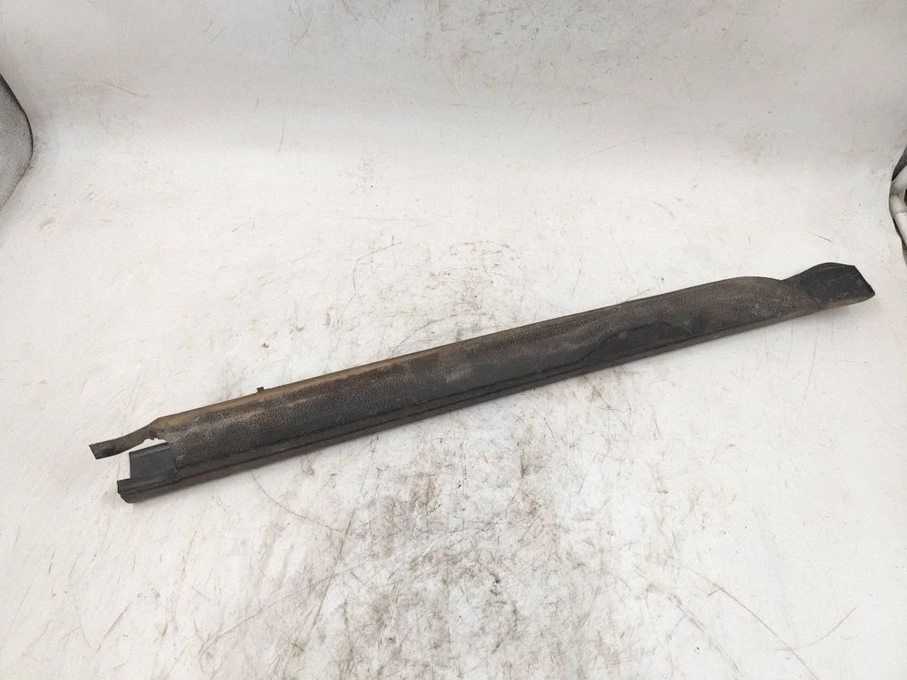 Other sill/pillar trim element