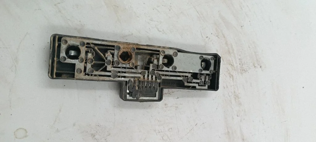 Tail light bulb cover holder 1u945257