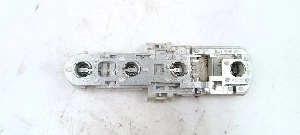 Pokrywa oprawki lampy tylnej – Audi A4 S4 B5 8D (1999-2000)