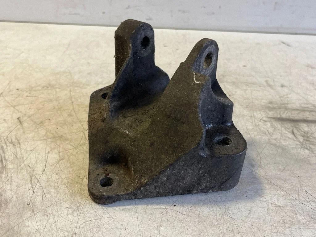 Mootori kinnituskronstein – Nissan X-Trail T31 (2007-2014)