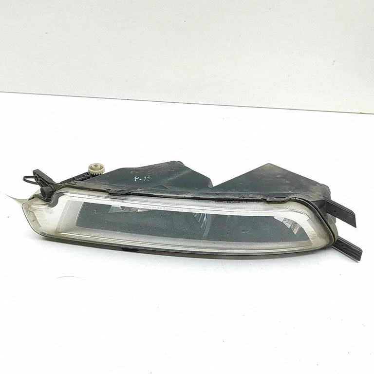 Priekšējais miglas lukturis 3G0941661E