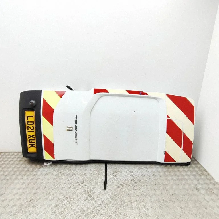 Aizmugurējās durvis BK31V40101C