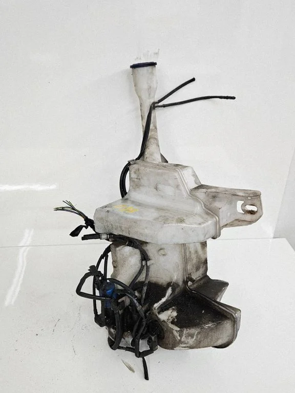 Windshield washer fluid reservoir/tank – Citroen C5 (2008-2016)