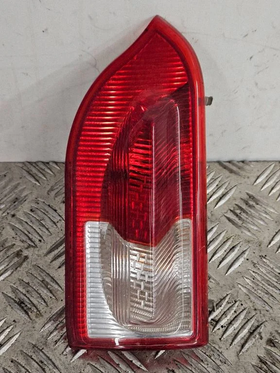 Lampa tylna w błotniku 13226854