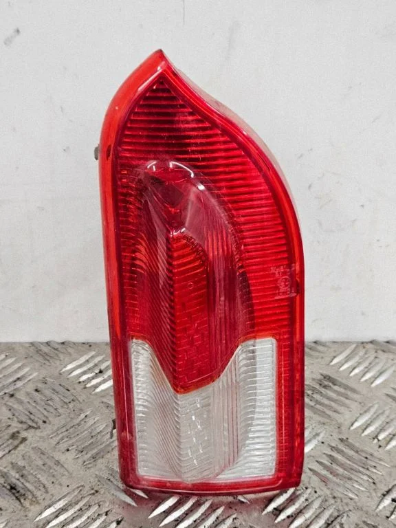 Lampa tylna w błotniku 13226855