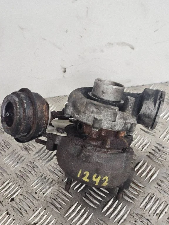 Turbosprężarka 038145702N