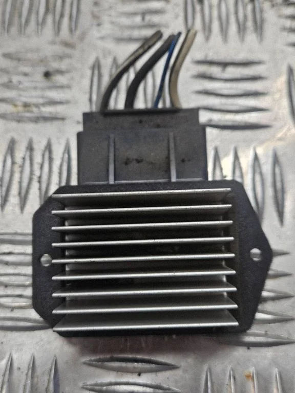 Pečiuko ventiliatoriaus reostatas (reustatas)