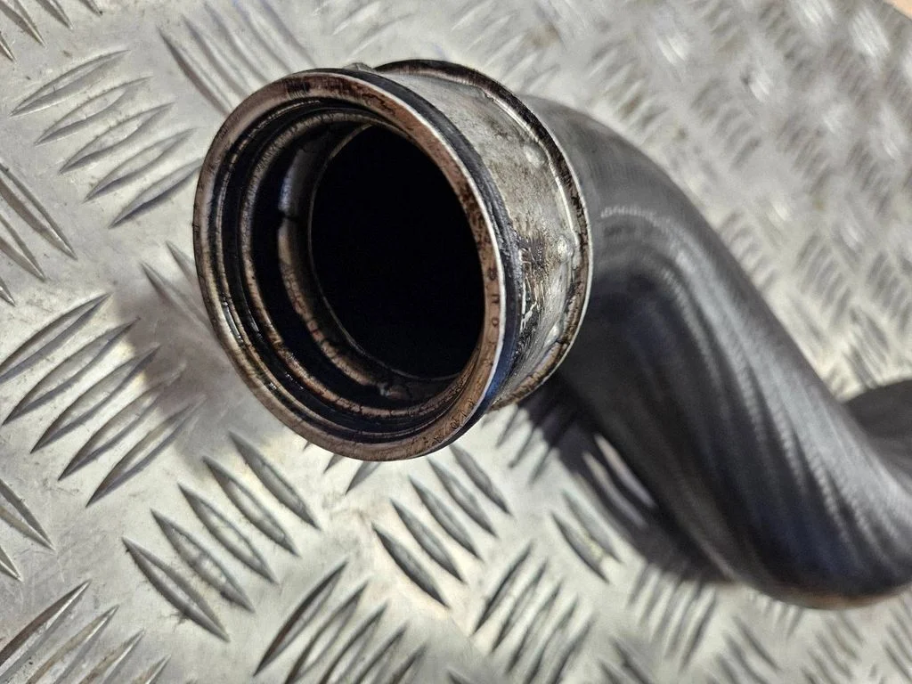 Wąż / rura intercoolera 8E0145737E