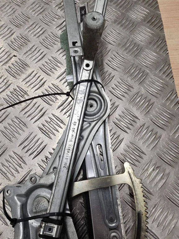 Priekinio el. lango pakėlimo mechanizmo komplektas