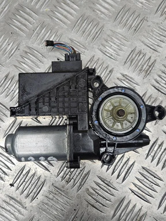 Priekinio el. lango pakėlimo mechanizmo komplektas