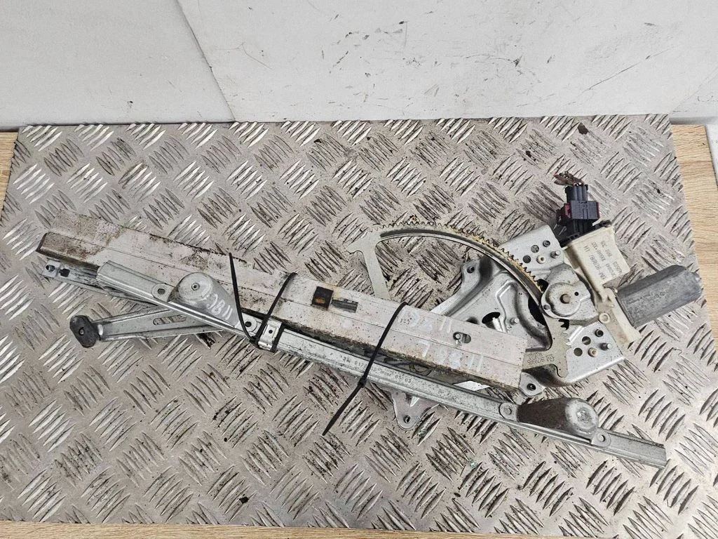 Priekinio el. lango pakėlimo mechanizmo komplektas