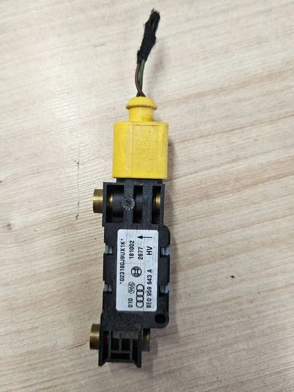 Turvapadja löögiandur 8E0959643A