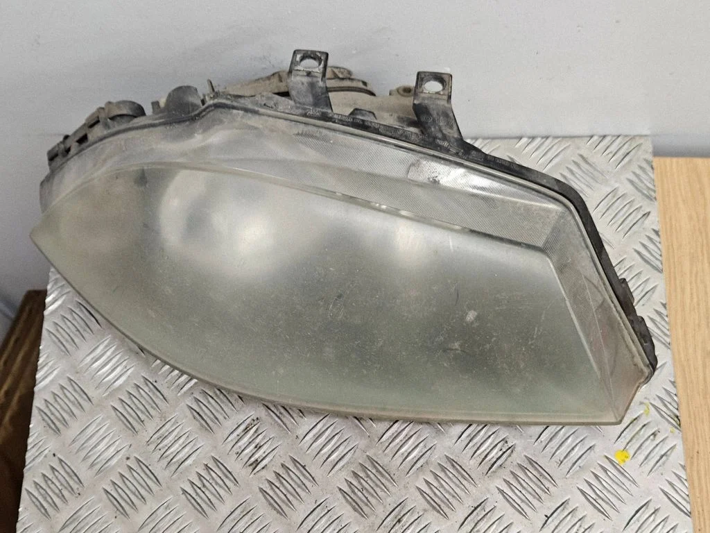 Priekšējais lukturis 6L1941752B