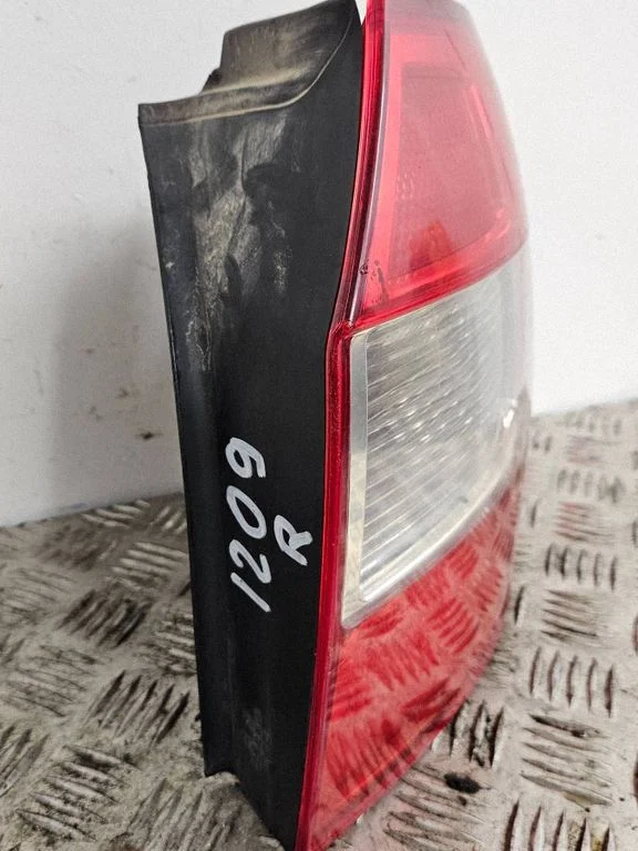 Tagatuli keres 8E9945096