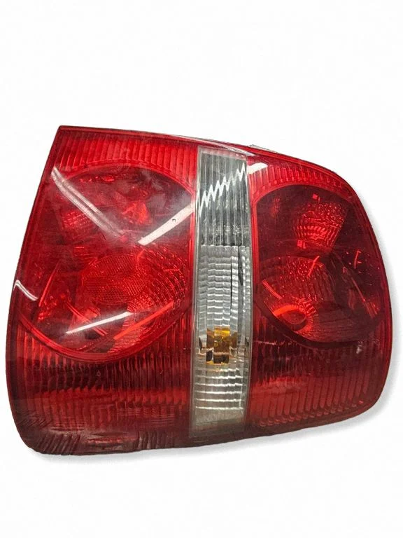 Aizmugurējais lukturis virsbūvē 1T0945096A