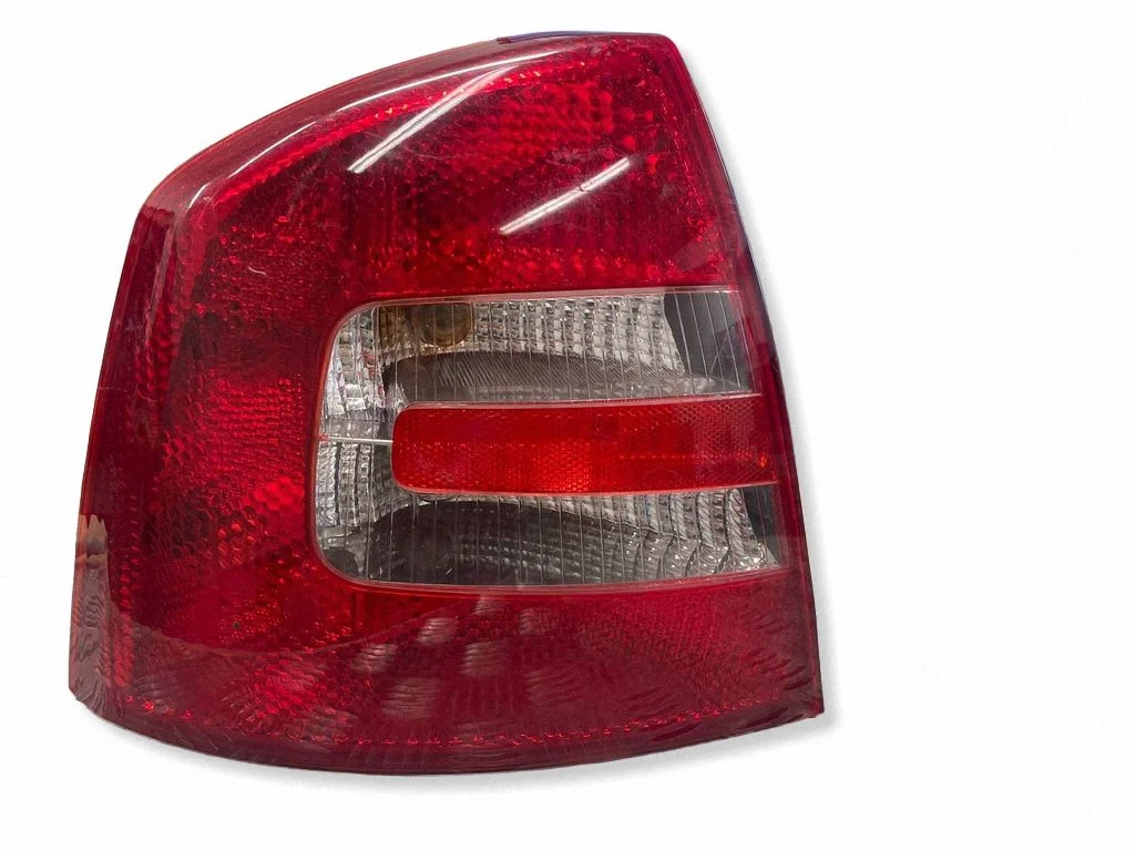 Aizmugurējais lukturis virsbūvē – Skoda Octavia Mk2 (1Z) (2004-2013)
