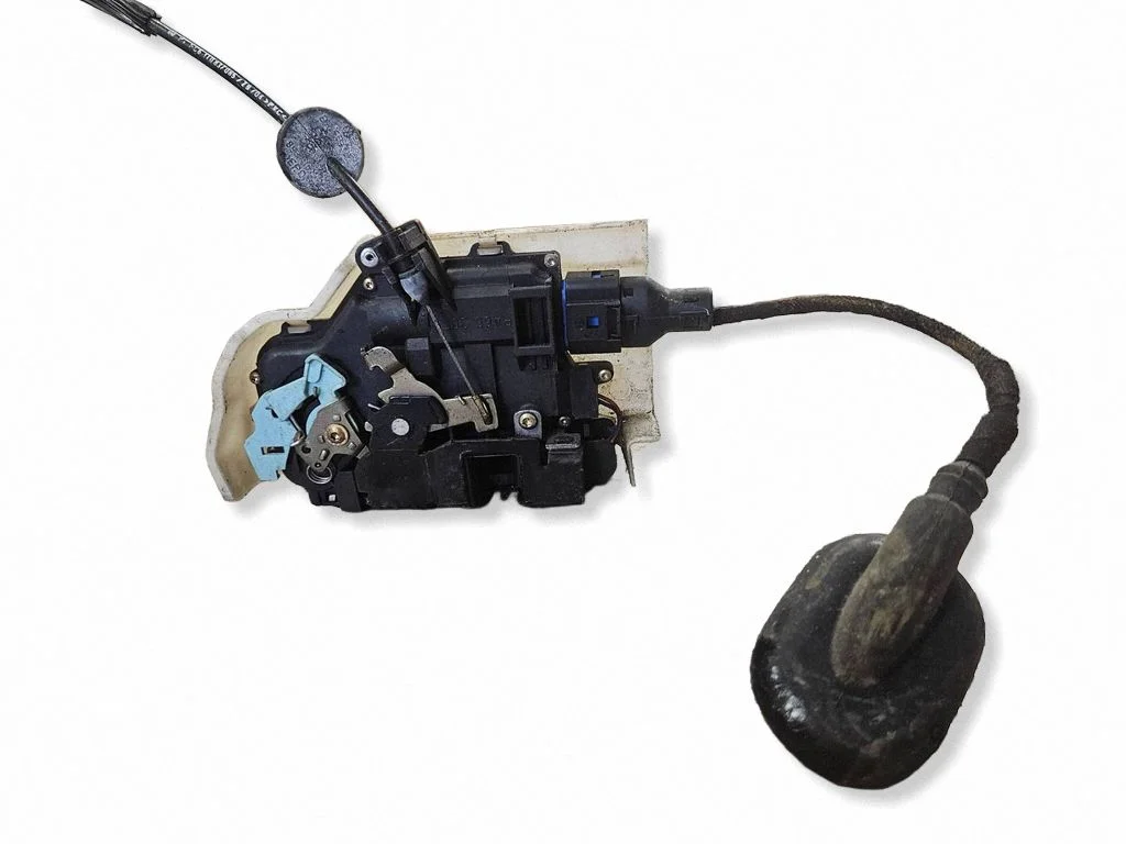 Front door lock – Volkswagen Touran I (2003-2010)