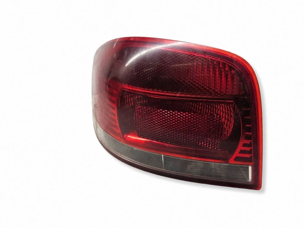 Rear/tail lights 8P0945095