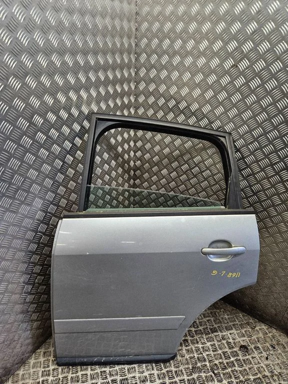 Aizmugurējās durvis 8Z0833051