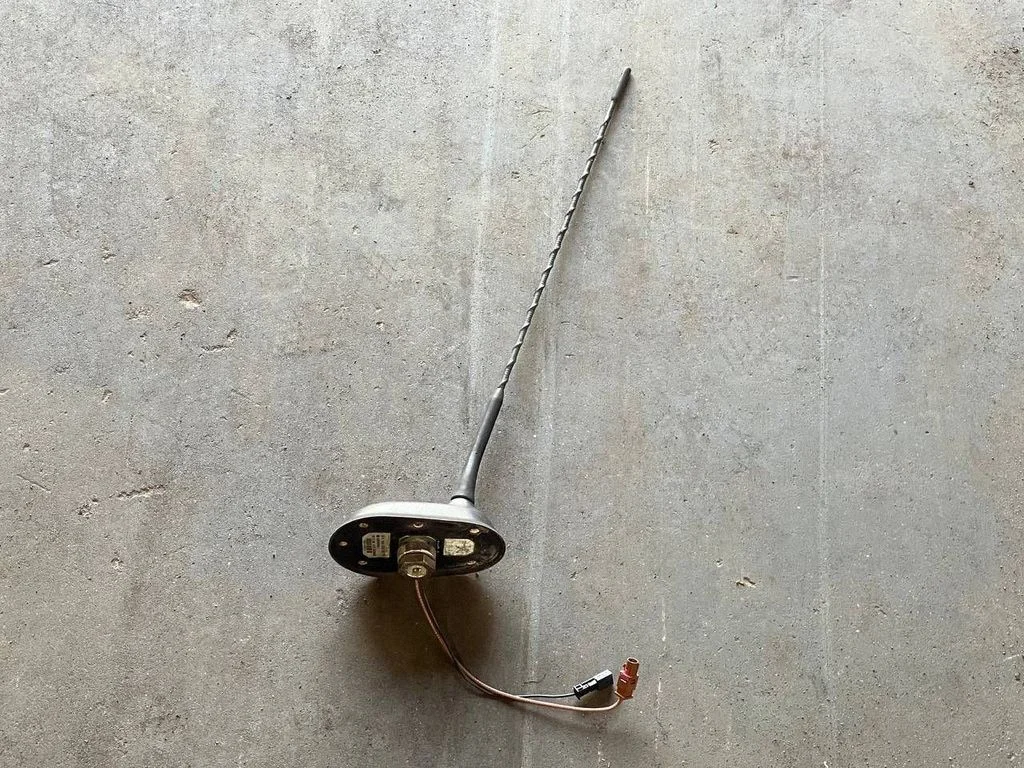 Radio antena