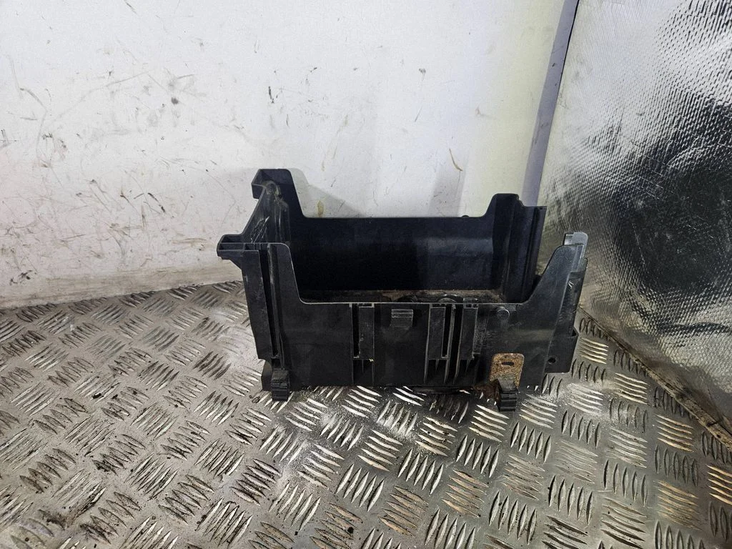 Dangtis akumuliatoriaus dėžės