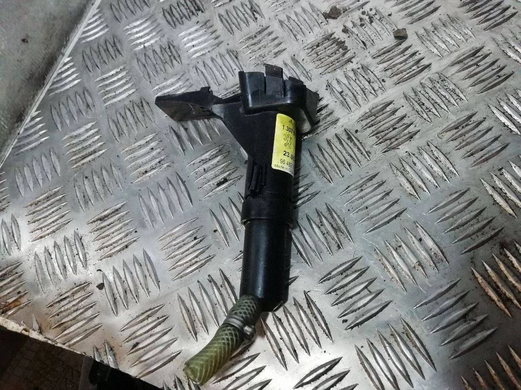 Žibintų apiplovimo purkštukas (-ai)