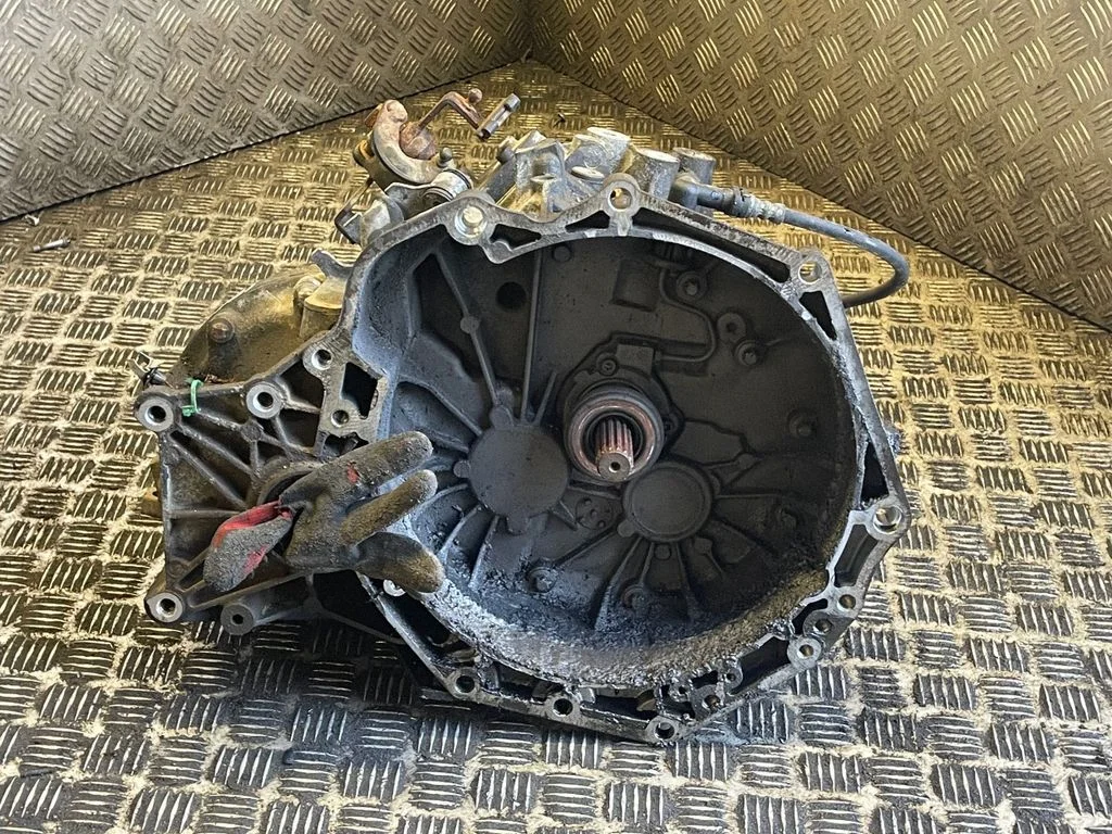 Mechaninė 5 pavarų dėžė