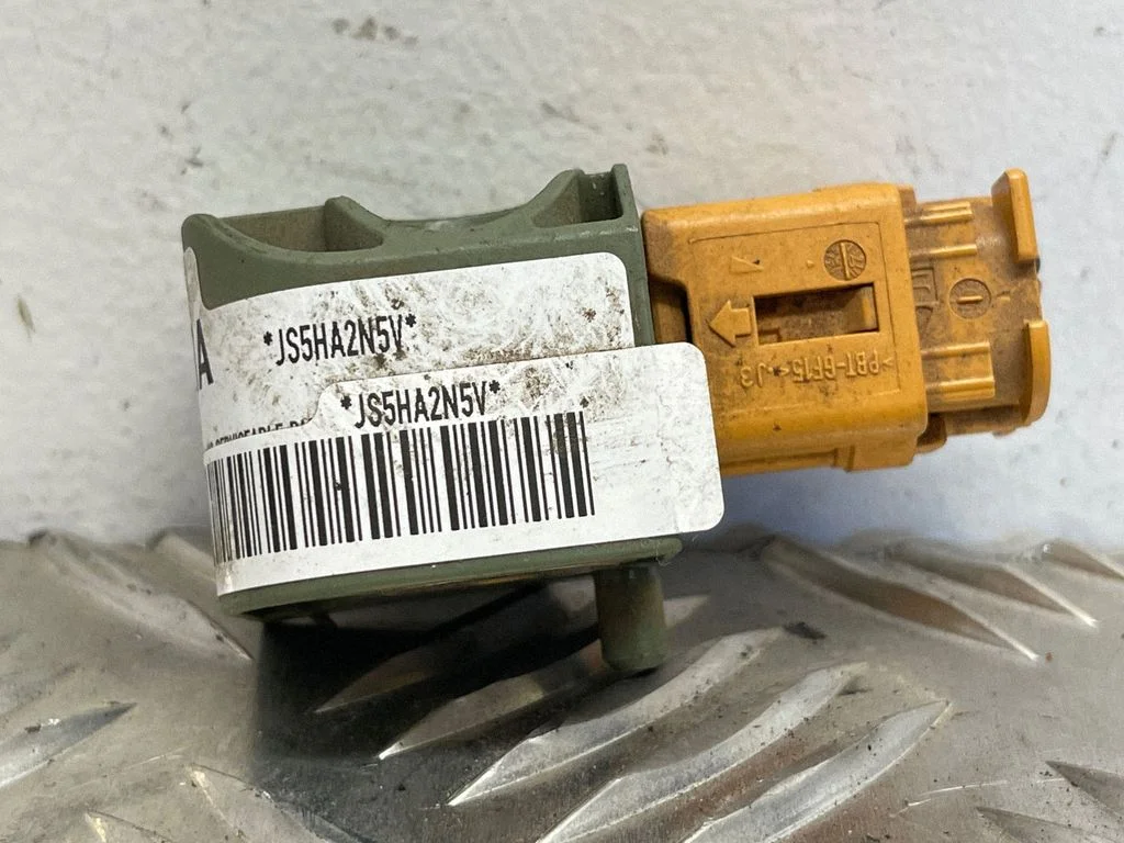 Oro pagalvių smūgio daviklis