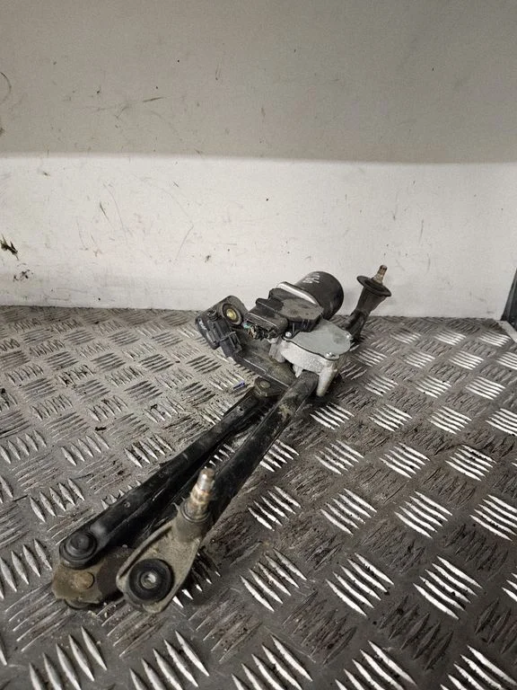 Front wiper linkage and motor – KIA Sportage (2005-2010)