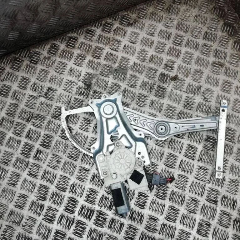 Priekinio el. lango pakėlimo mechanizmo komplektas
