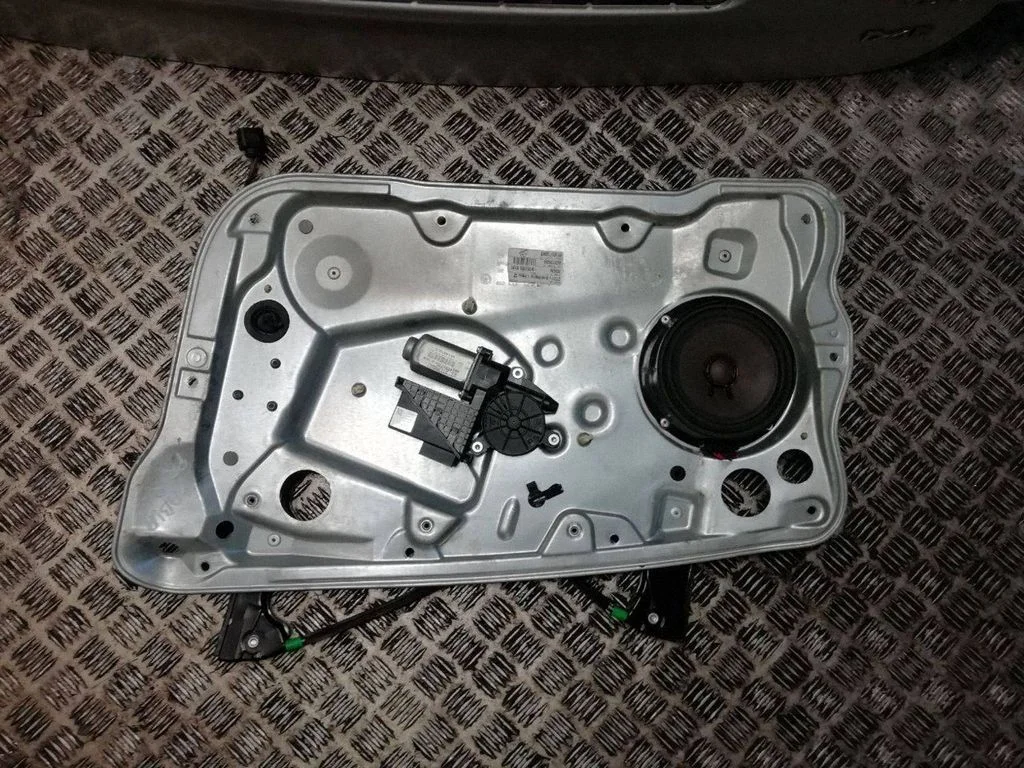 Priekinio el. lango pakėlimo mechanizmo komplektas