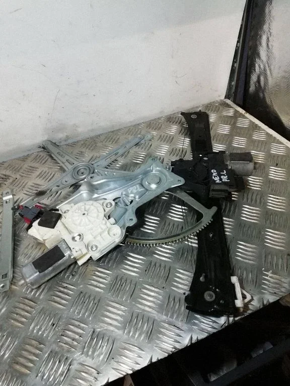 Priekinio el. lango pakėlimo mechanizmo komplektas