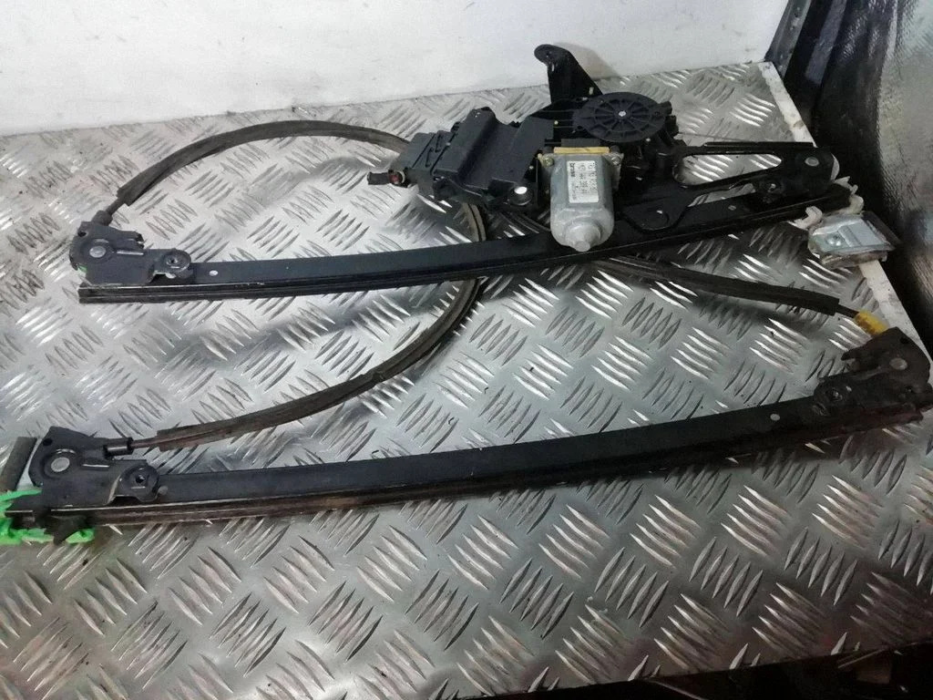 Priekinio el. lango pakėlimo mechanizmo komplektas