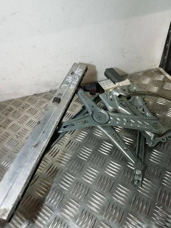 Priekinio el. lango pakėlimo mechanizmo komplektas