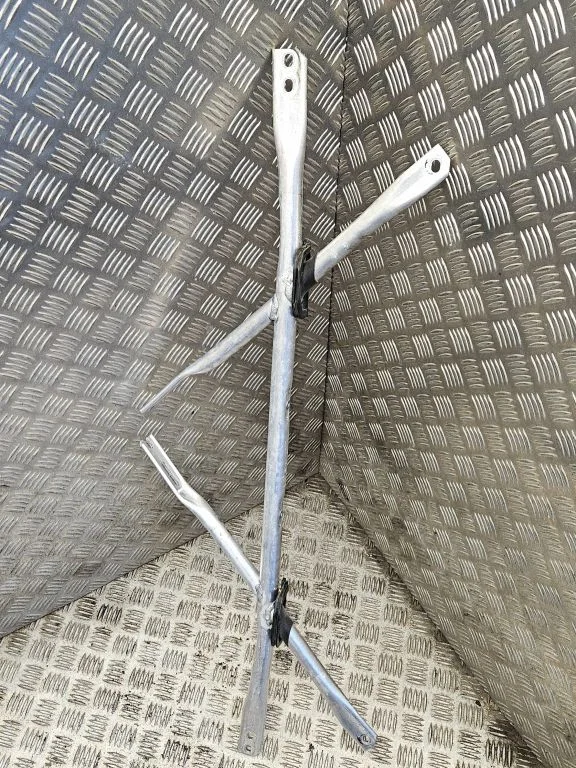 Kita variklio skyriaus detalė