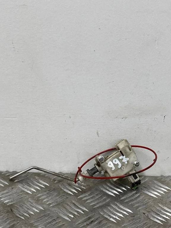 Degalų bako dangtelio spyna