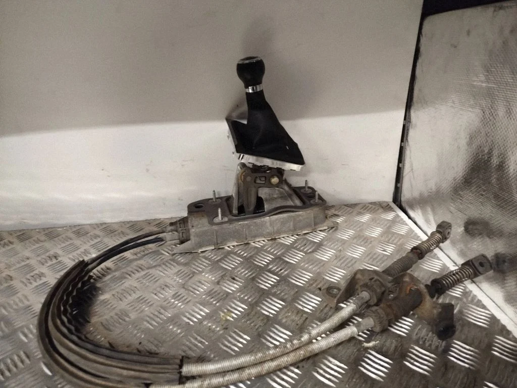 Pavarų perjungimo mechanizmas (kulisa)