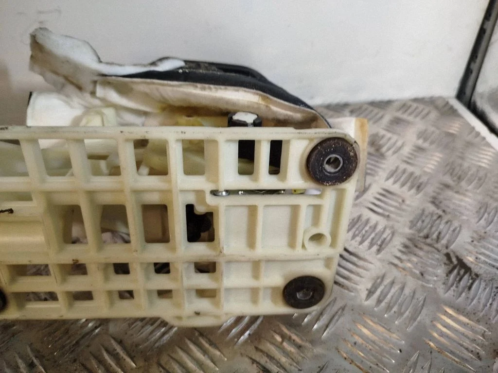 Pavarų perjungimo mechanizmas (kulisa)
