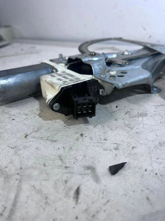 Priekinio el. lango pakėlimo mechanizmo komplektas