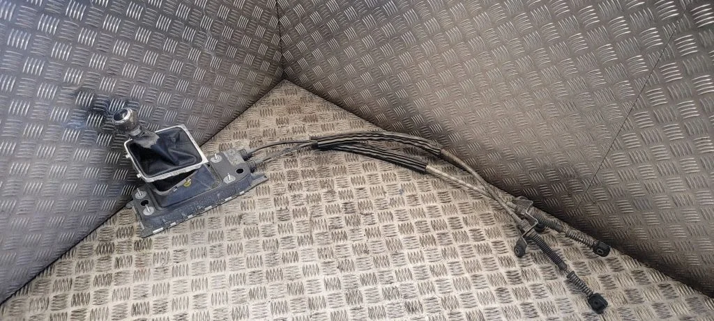 Pavarų perjungimo mechanizmas (kulisa)