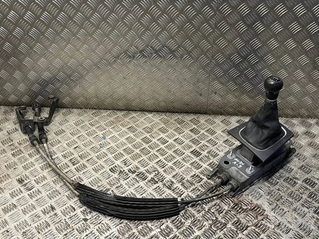 Pavarų perjungimo mechanizmas (kulisa)
