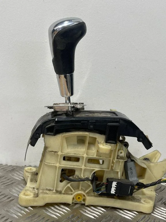 Pavarų perjungimo mechanizmas (kulisa)