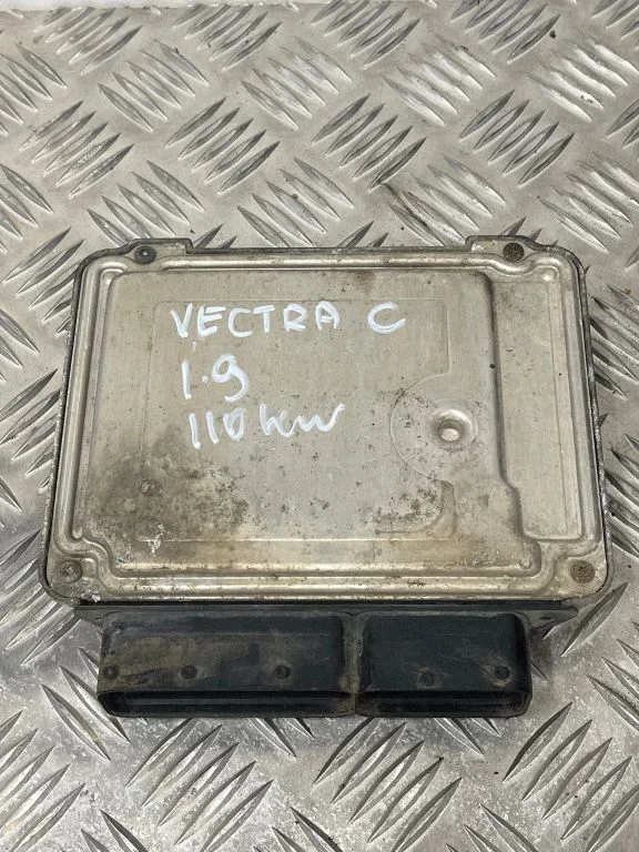 Variklio valdymo blokas