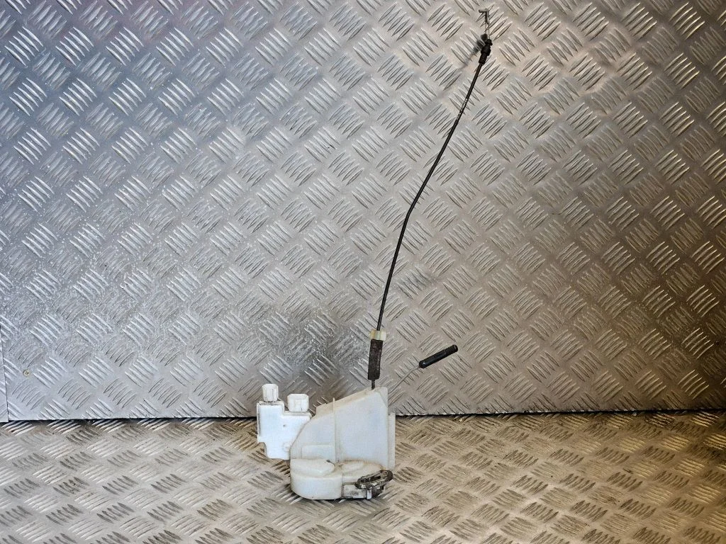 Rear door lock – rear left