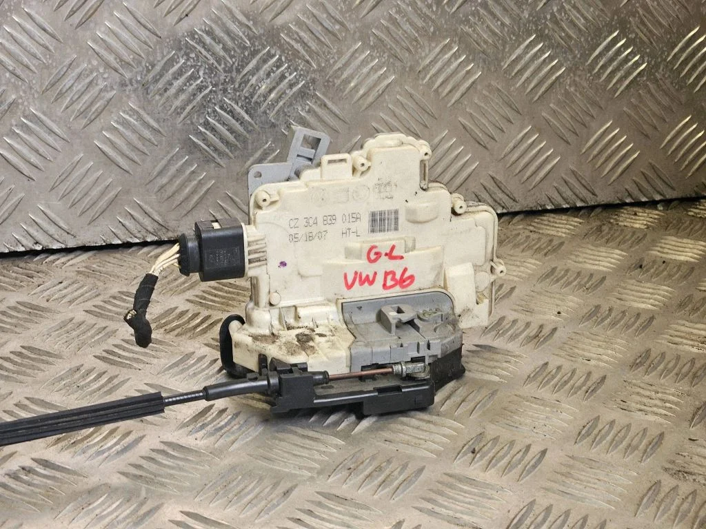 Rear door lock 3C4839015A