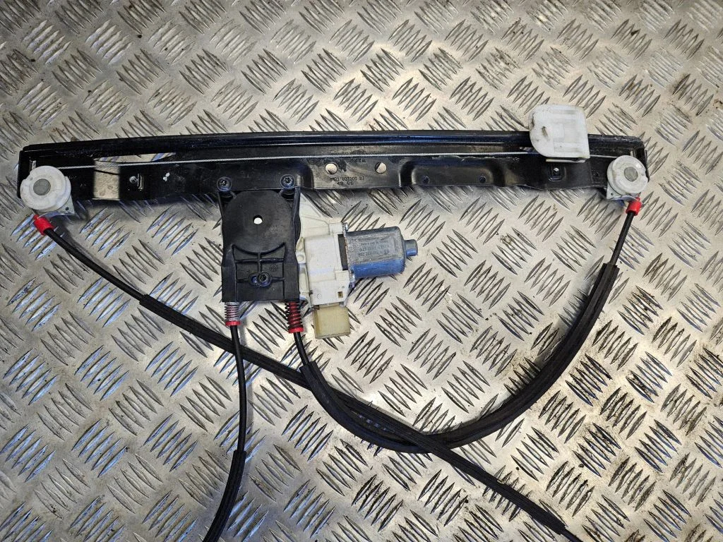 Priekinio el. lango pakėlimo mechanizmo komplektas