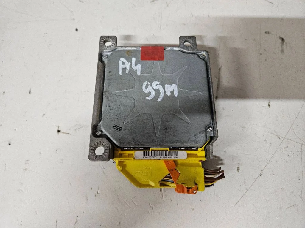 Drošības spilvenu vadības bloks 8D0959655C