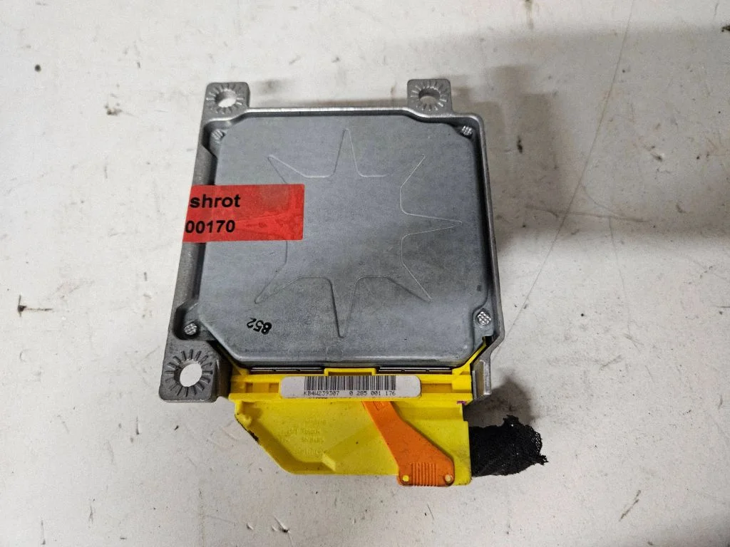 Drošības spilvenu vadības bloks 8D0959655C