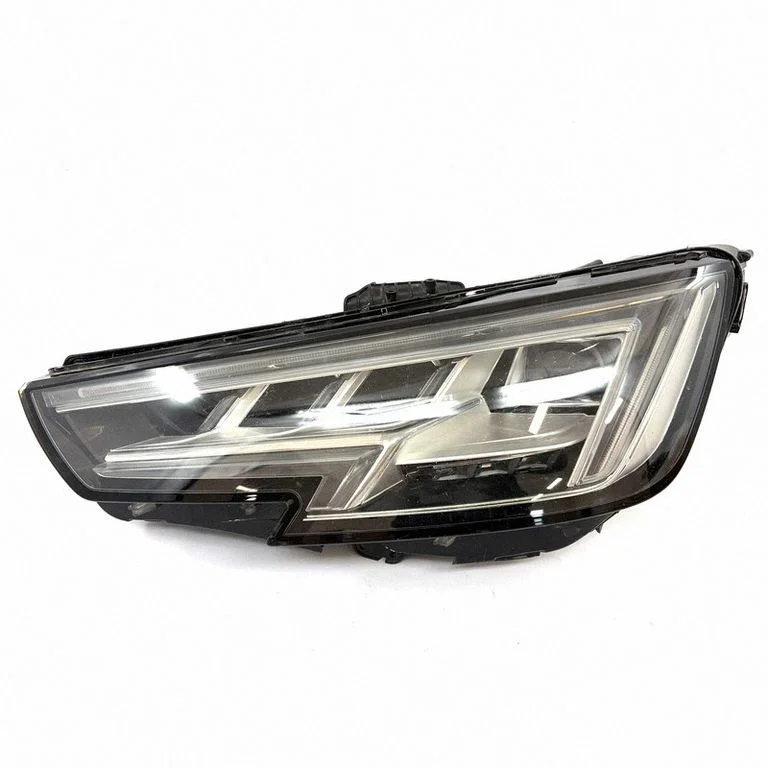 Priekšējais lukturis 8W0941035